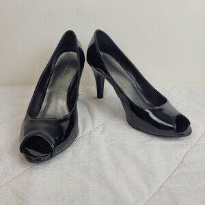 Predictions black faux patent leather peep toe pumps heels classic fancy 9.5W